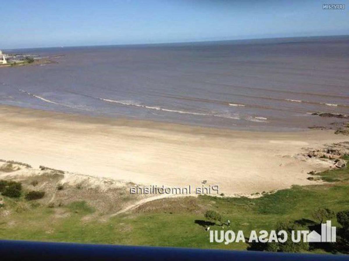 3 bedrooms Apartment in Montevideo, Uruguay No. 3599