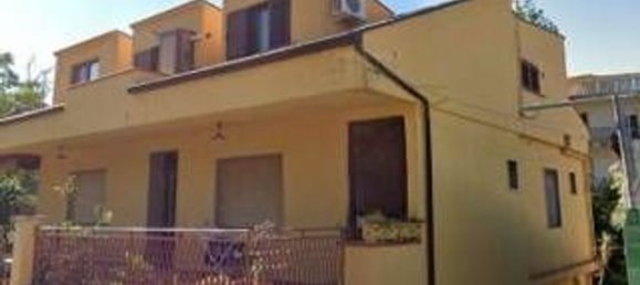6 rooms Apartment in Santo Stefano di Camastra, Italy No. 37964 7
