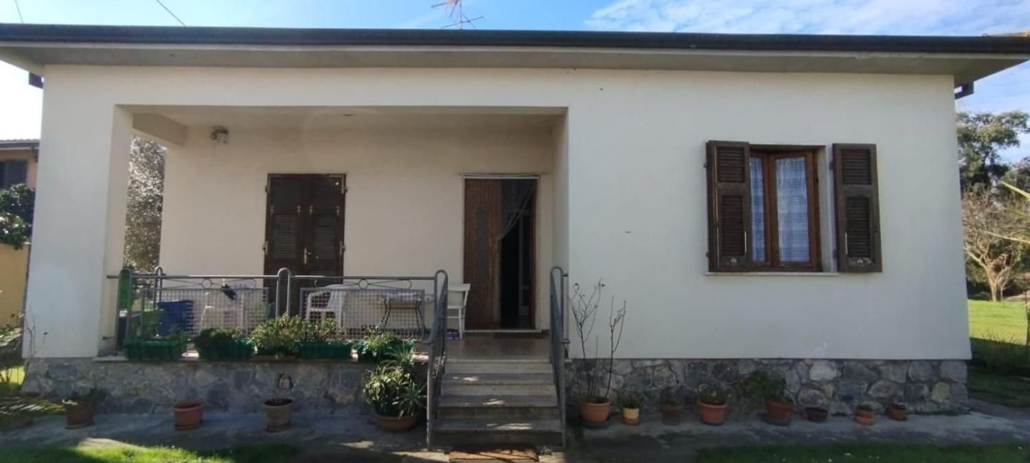 6 rooms Villa in Massa, Italy No. 216474