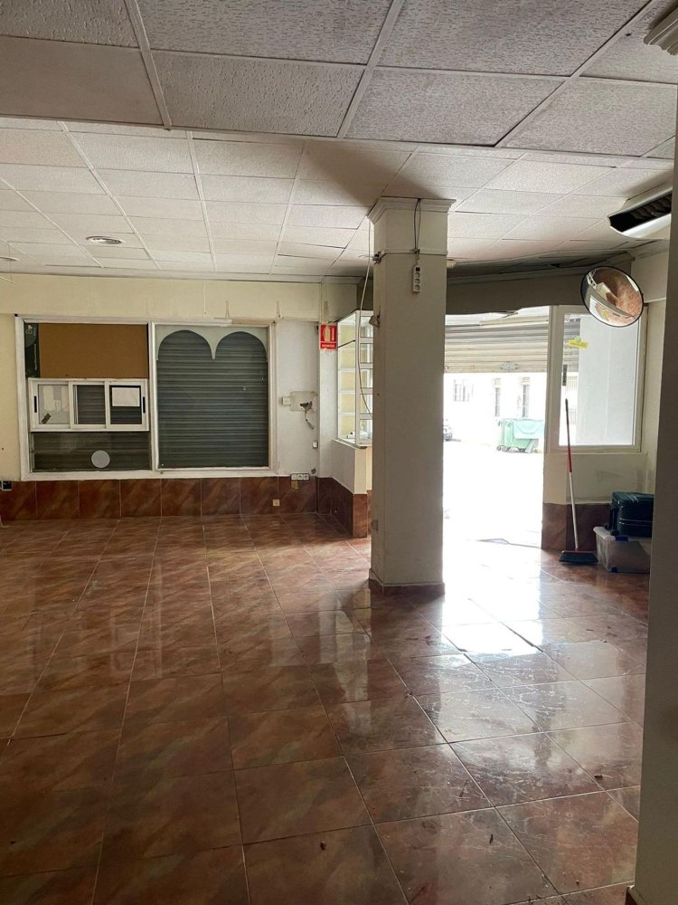  عقار تجاري في Torrevieja, Spain 80متر مربع رقم 95409