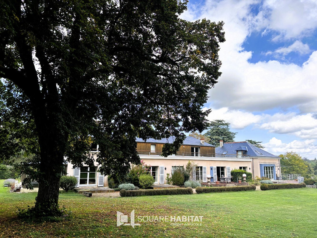 8 bedrooms House in Savonnieres, France No. 244393