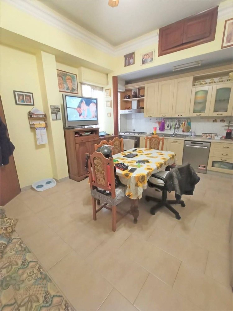 4-salle Appartement à Ventimiglia, Italy No. 209850
