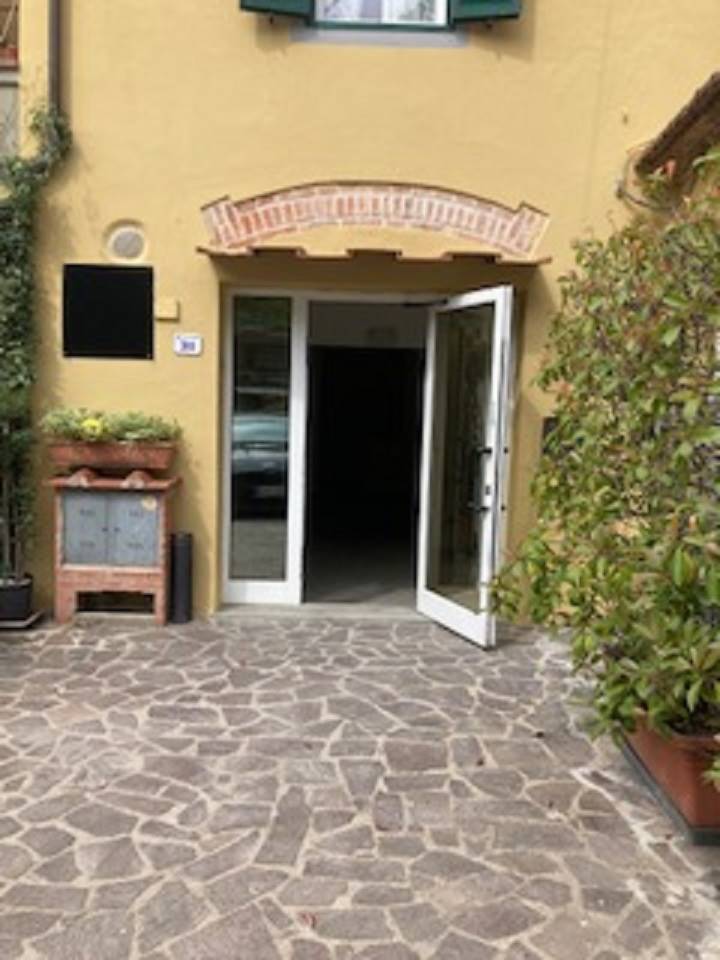 3 rooms Commercial property in Pistoia, Italy No. 41472