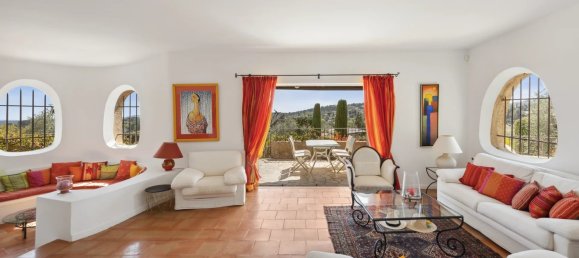 6 bedrooms Villa in Le Rouret, France No. 1419 3