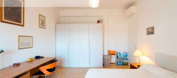 3 bedrooms Apartment in Modena, Italy No. 363908 9