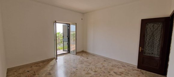4-salle Appartement à Mascalucia, Italy No. 257057 8