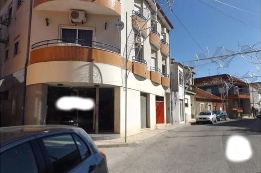 242m² Commercial property in Santarem, Portugal No. 71668