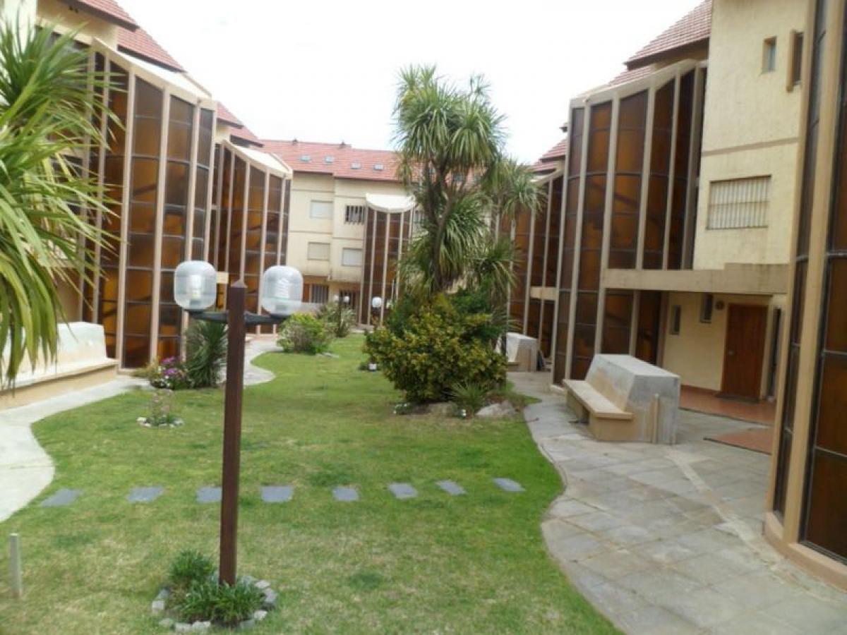 Apartamento de 2 dormitorios en Mar del Plata, Argentina No. 102712