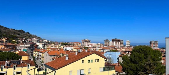 Пентхаус с 7 комнатами в Пезаро, Италия № 196595 3