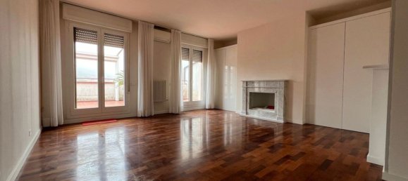 Пентхаус с 7 комнатами в Пезаро, Италия № 196595 9