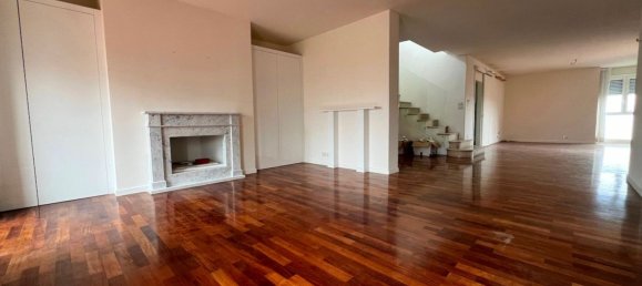 Пентхаус с 7 комнатами в Пезаро, Италия № 196595 6