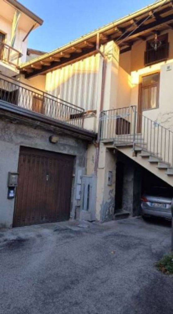 3-salle Appartement à Ispra, Italy No. 9747