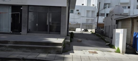 1 room Shop in Nicosia, Cyprus No. 25990 2