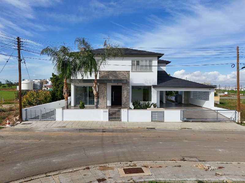 4 bedrooms Commercial property in Tseri, Cyprus No. 20406