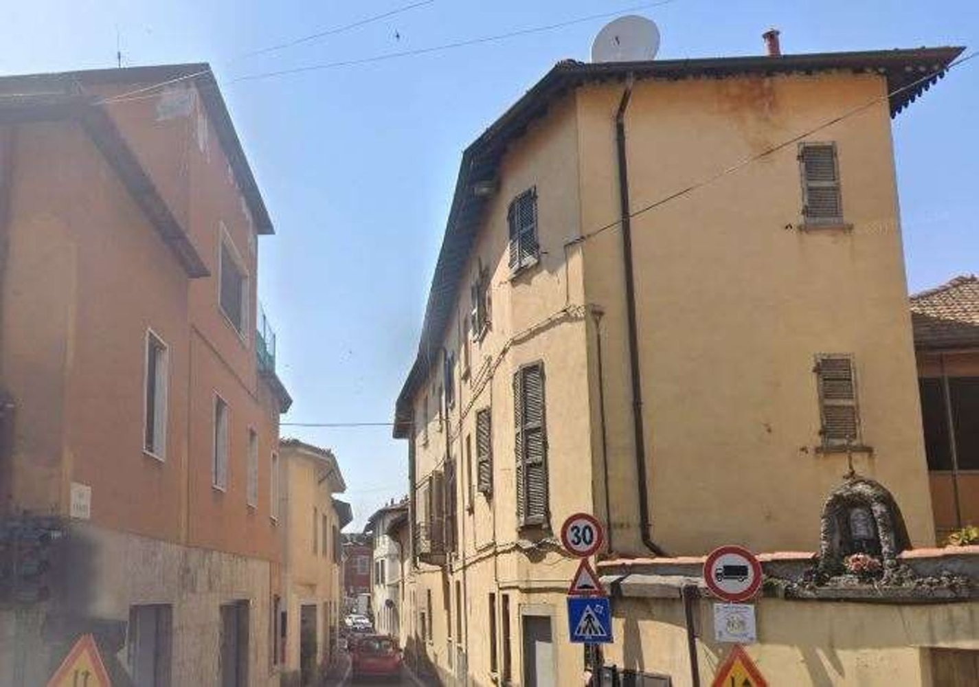 2غرفة شقة في Paderno d'Adda, Italy رقم 4465