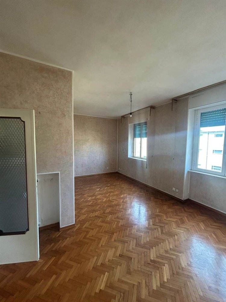 5 rooms Apartment in Piombino, Italy No. 278516