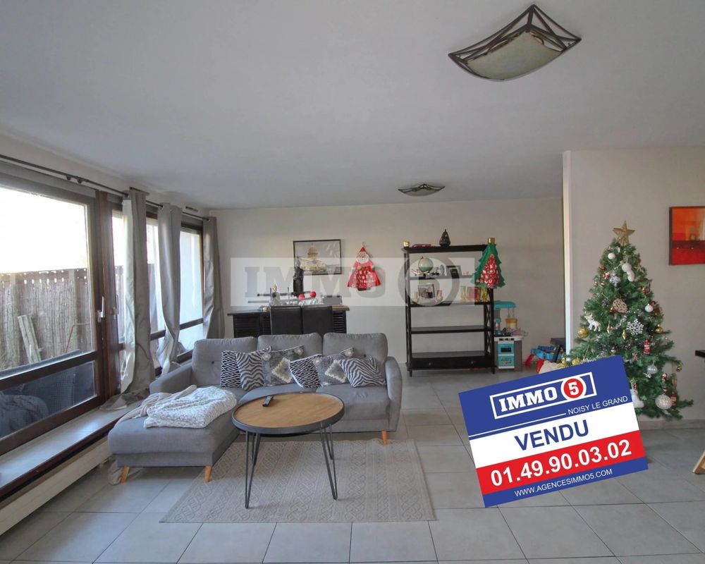 3 chambres Appartement à Champs-sur-Marne, France No. 174279