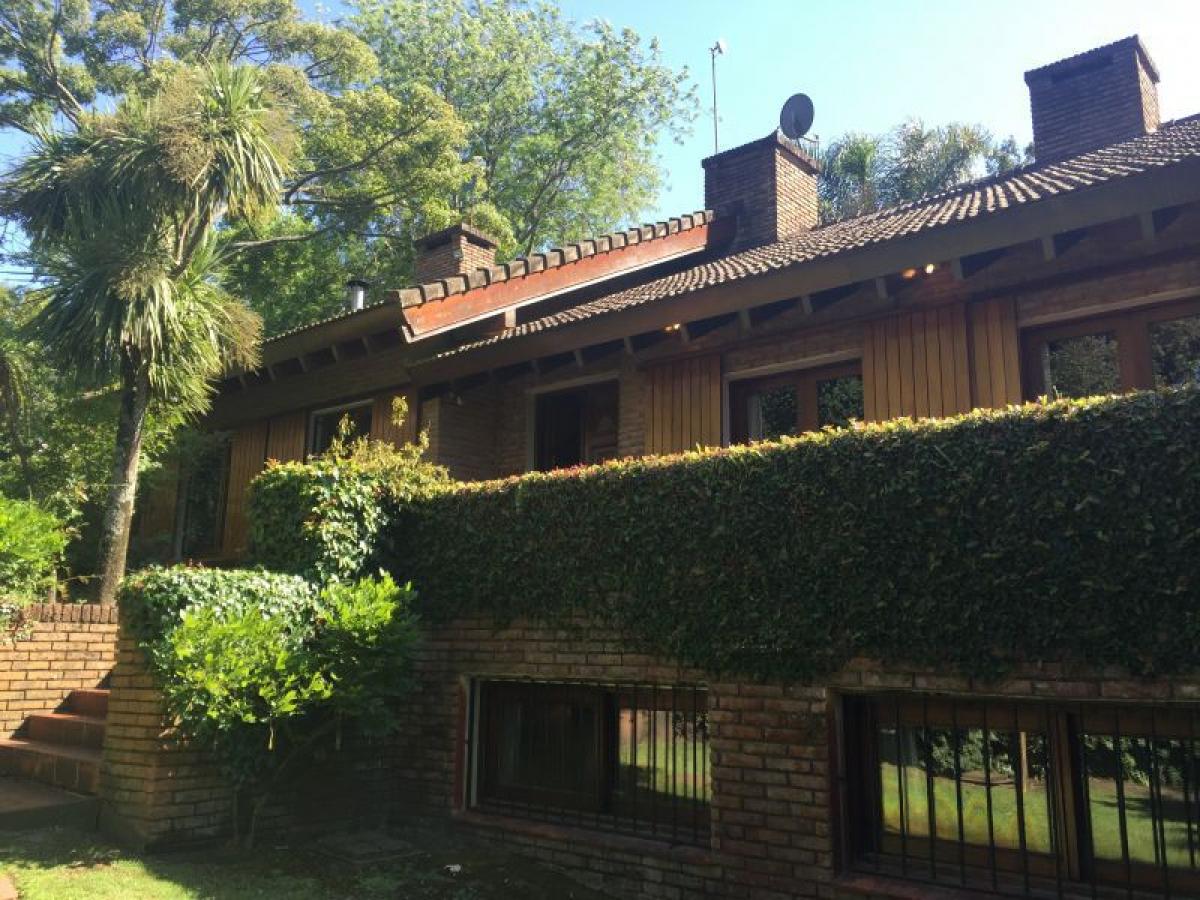 Дом с 4 спальнями в Монтевидео, Уругвай № 2759