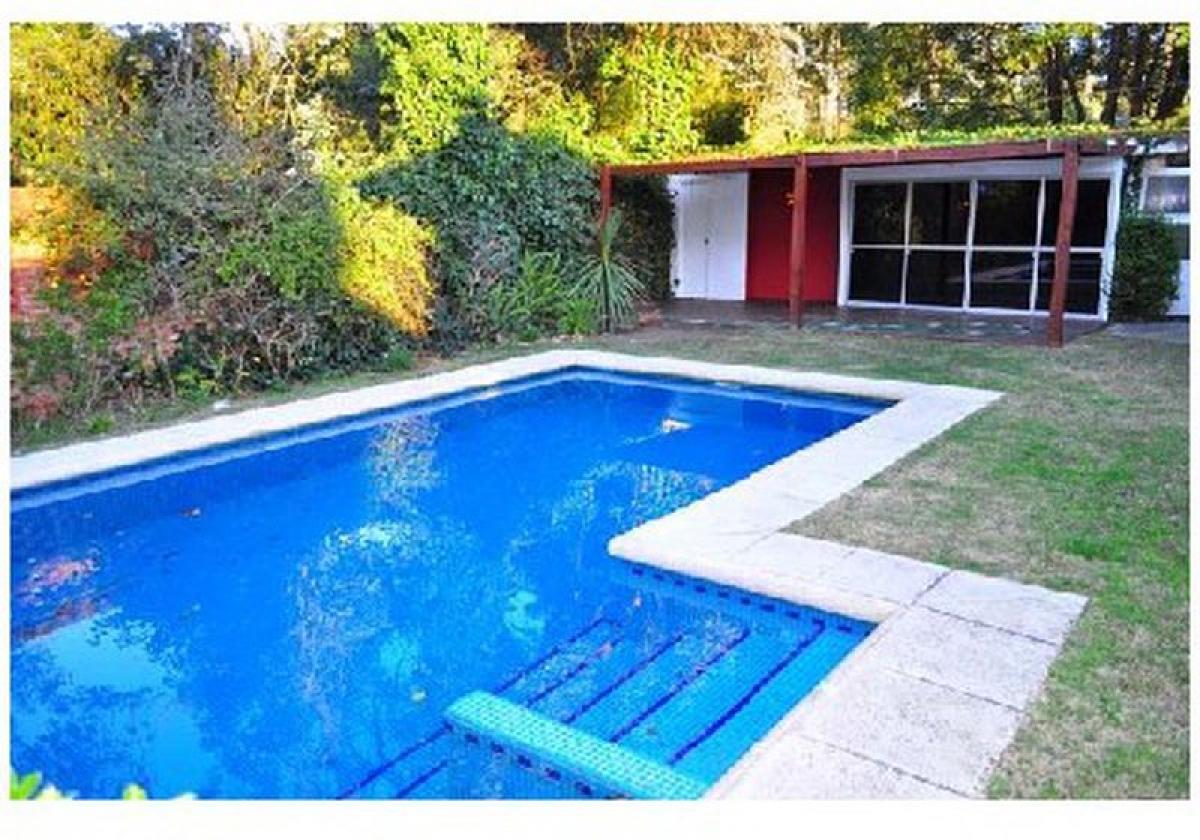 Casa de 4 dormitorios en Maldonado, Uruguay No. 5573