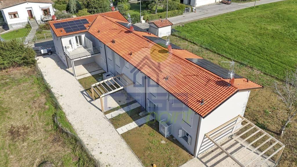 Villa de 4 habitaciónes en Cremona, Italy No. 27549