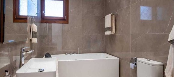 6 chambres Maison à Mouttagiaka, Cyprus No. 7154 8