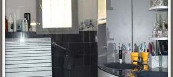 3 bedrooms House in Sens, France No. 310305 8