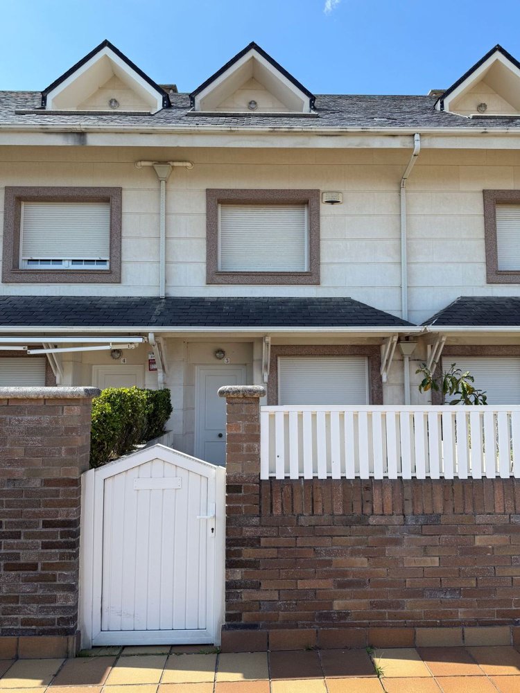Casa de 4 dormitorios en Laredo, Spain No. 160362