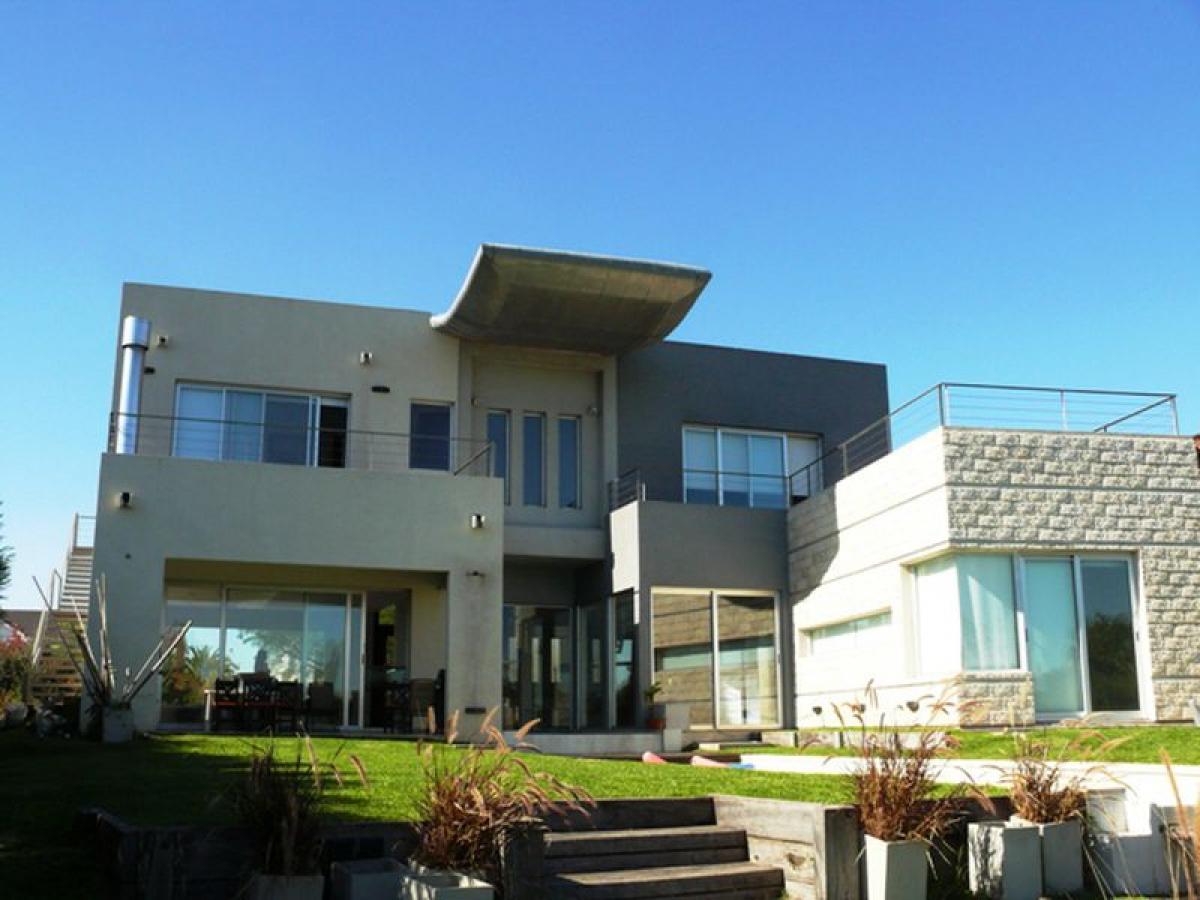 Casa de 3 dormitorios en Tigre, Argentina No. 55079