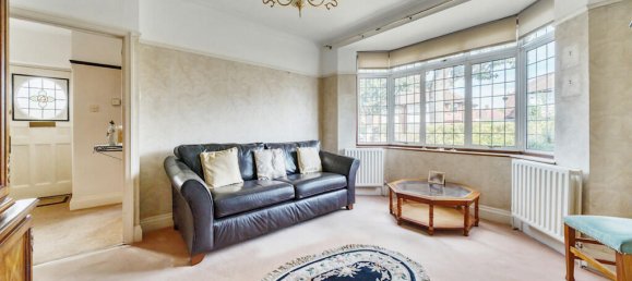 2 bedrooms Bungalow in London, United Kingdom No. 7667 7