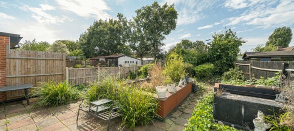 2 bedrooms Bungalow in London, United Kingdom No. 7667 4