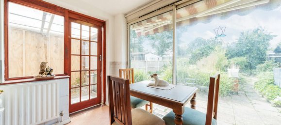 2 bedrooms Bungalow in London, United Kingdom No. 7667 5