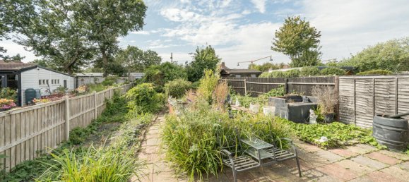 2 bedrooms Bungalow in London, United Kingdom No. 7667 6