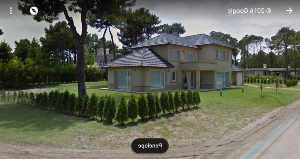 4 bedrooms House in Mar del Plata, Argentina No. 72525