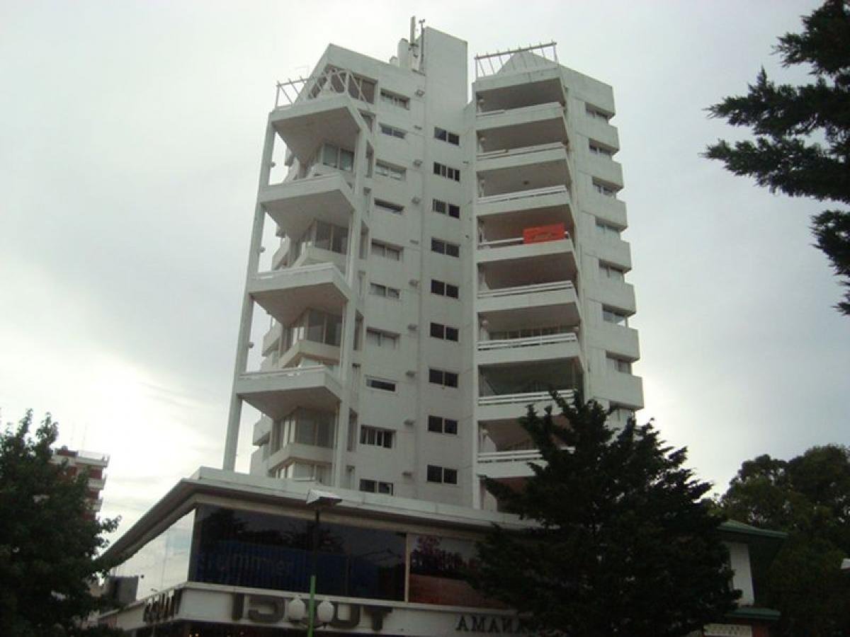 Apartamento de 3 dormitorios en Mar del Plata, Argentina No. 103167