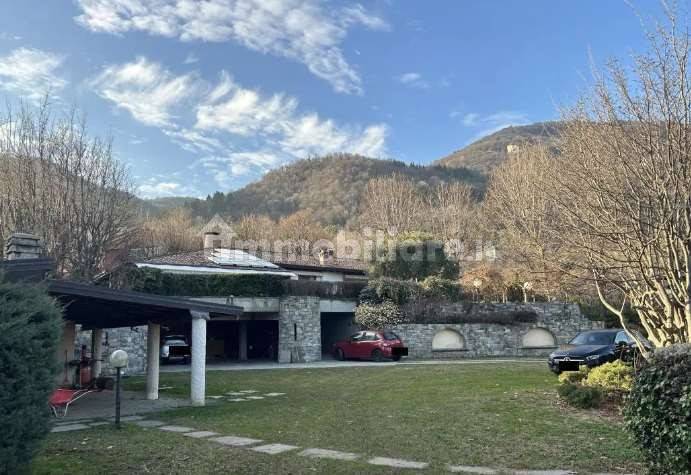 Вилла с 2 спальнями в Эрба, Италия № 3910