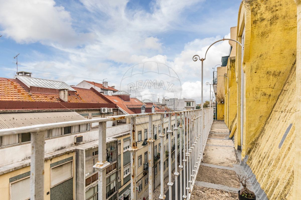 6 bedrooms Apartment in Lisbon, Portugal No. 76051