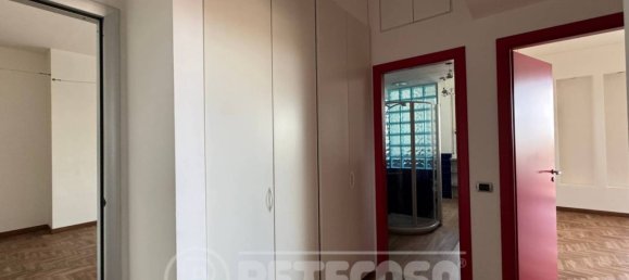 2 Schlafzimmer Wohnung in Crema, Italy, Nr. 360834 17
