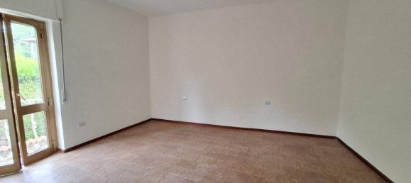 3 rooms Apartment in Appiano Gentile, Italy No. 26814 17