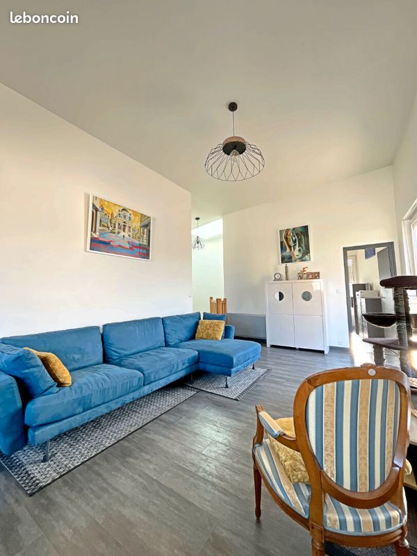 3 bedrooms Apartment in Reims, France No. 53973