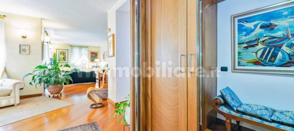 Villa de 5 dormitorios en Origgio, Italy No. 377052 2