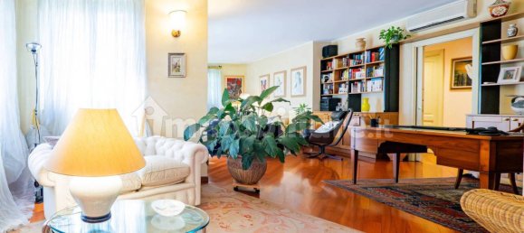 Villa de 5 dormitorios en Origgio, Italy No. 377052 25