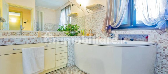 Villa de 5 dormitorios en Origgio, Italy No. 377052 31