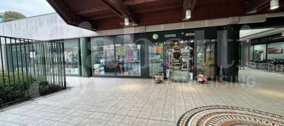 Gewerbliche Immobilie in Carate Brianza, Italy 196m², Nr. 302184 4