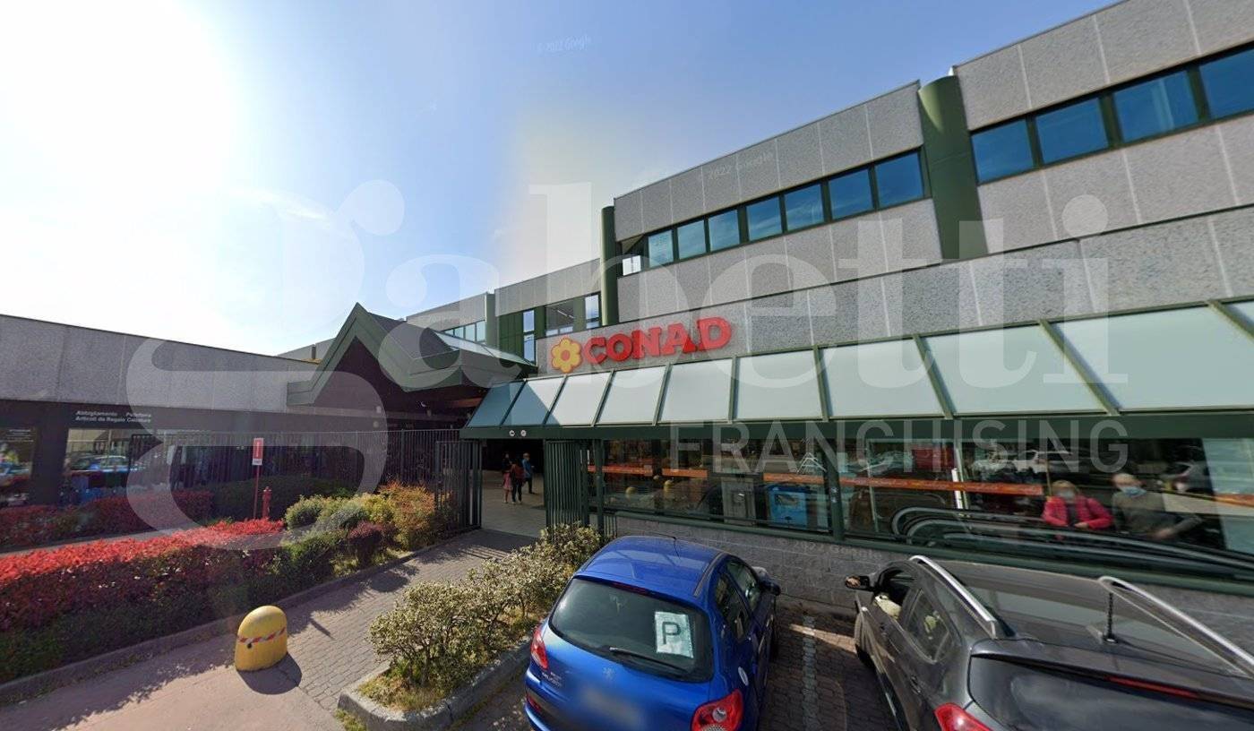 Gewerbliche Immobilie in Carate Brianza, Italy 196m², Nr. 302184