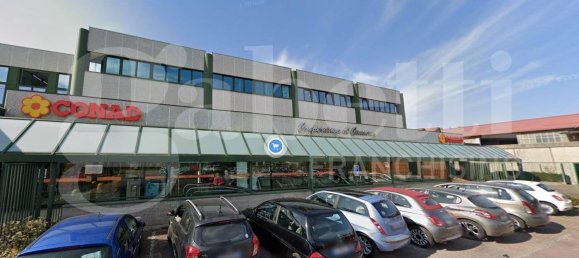 Gewerbliche Immobilie in Carate Brianza, Italy 196m², Nr. 302184 2