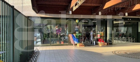 Gewerbliche Immobilie in Carate Brianza, Italy 196m², Nr. 302184 3