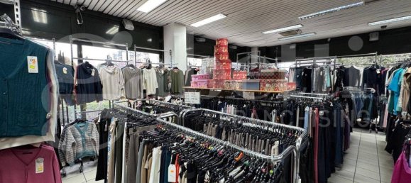 Gewerbliche Immobilie in Carate Brianza, Italy 196m², Nr. 302184 6