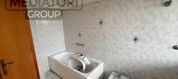 Villa de 4 dormitorios en Chiaravalle, Italy No. 226404 13