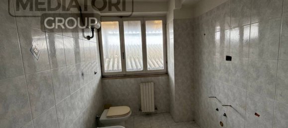 Villa de 4 dormitorios en Chiaravalle, Italy No. 226404 12