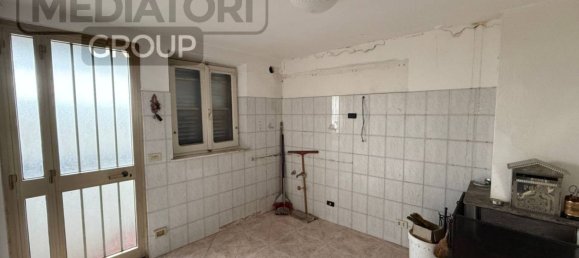 Villa de 4 dormitorios en Chiaravalle, Italy No. 226404 4